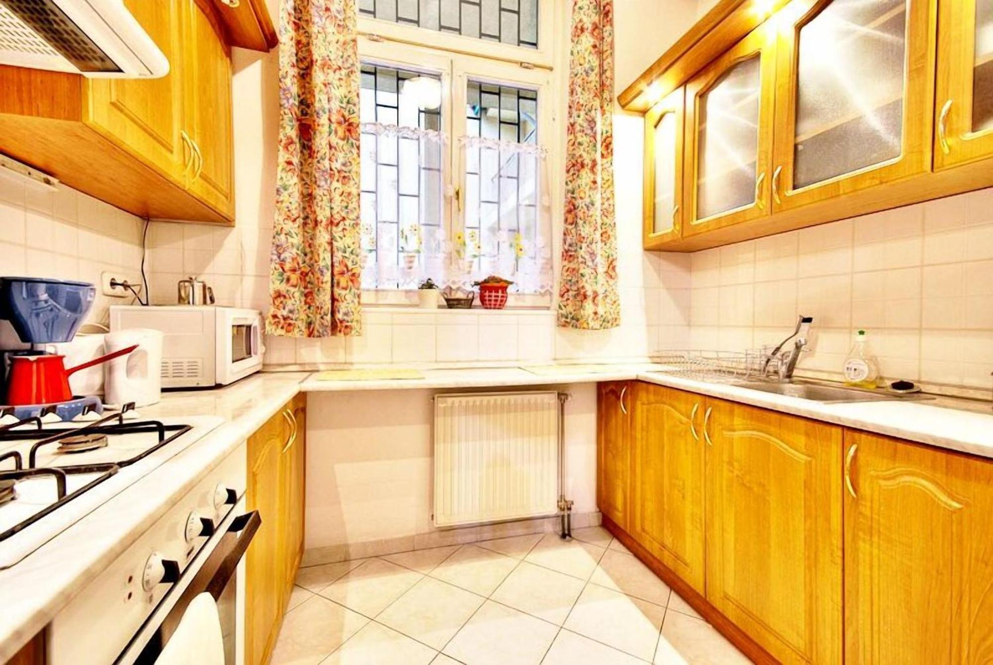 Vibrant 3 Bedroom In The Pulsing Heart Of *