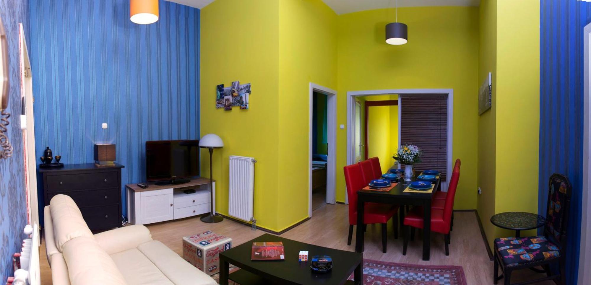 Vibrant 3 Bedroom In The Pulsing Heart Of Apartment *
