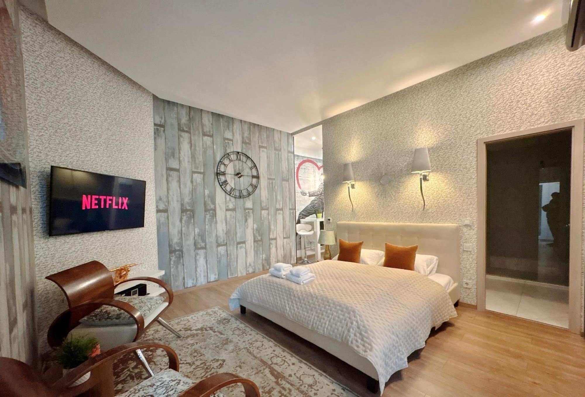 Stunning 3brm 3bath Julie Balcony & Views Appartement *