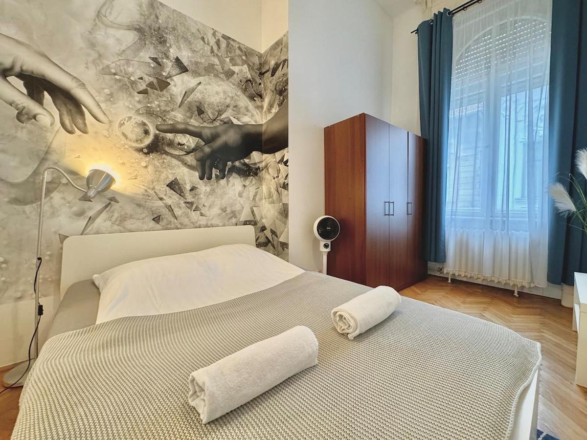 Trendy Spacious, Parking, Downtown, Ruin Pubs! Appartamento Budapest