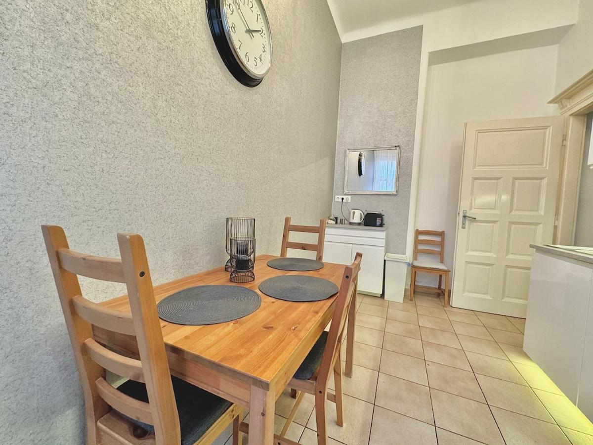 Trendy Spacious, Parking, Downtown, Ruin Pubs! * Budapest