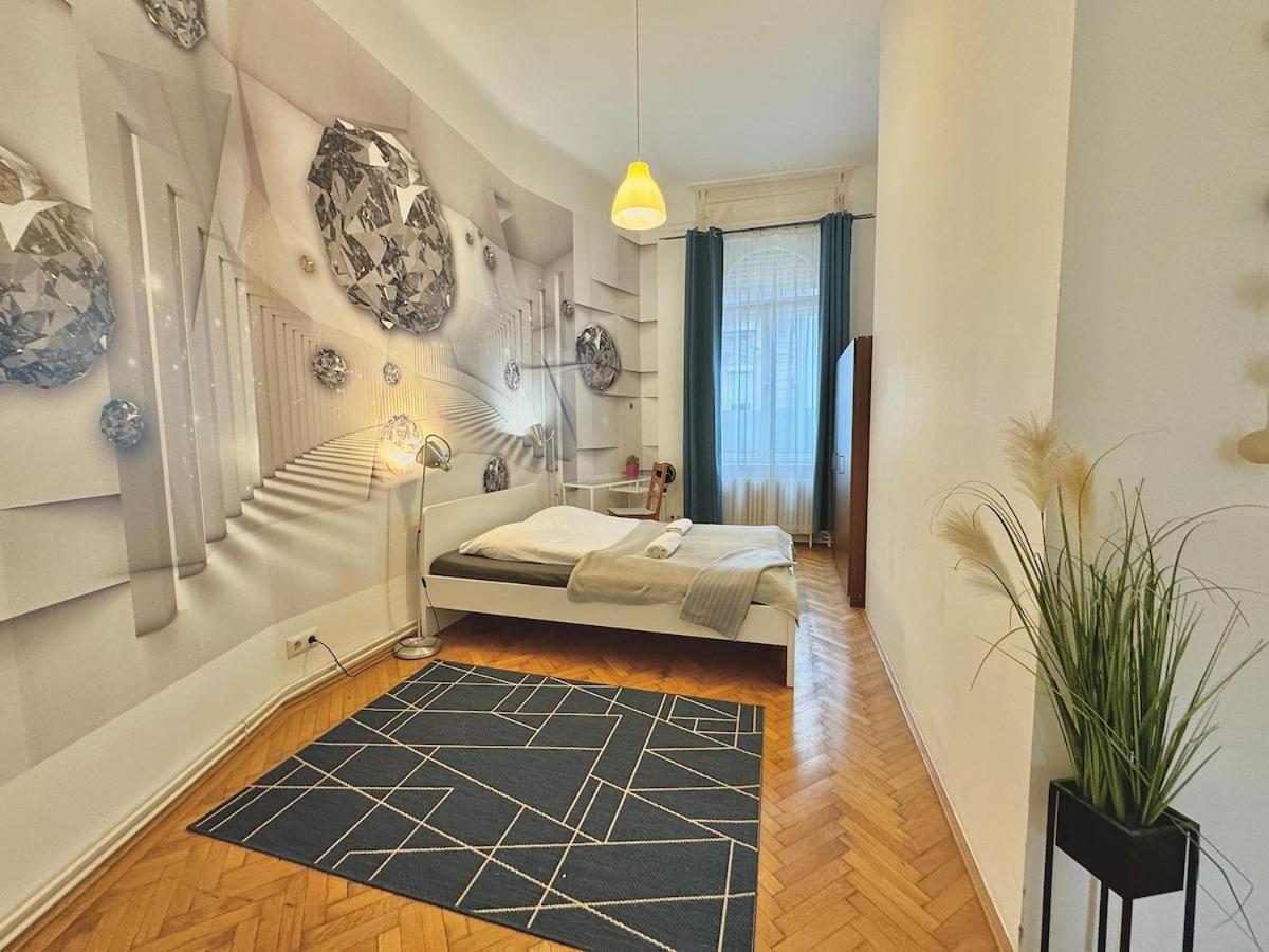 Appartamento Trendy Spacious, Parking, Downtown, Ruin Pubs!