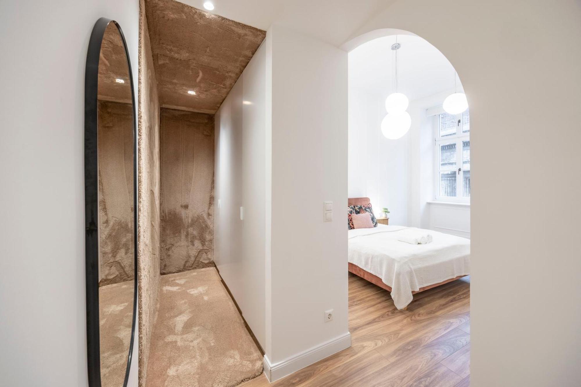 Clark & Chain Charm Grand With Castle View Apartmán *