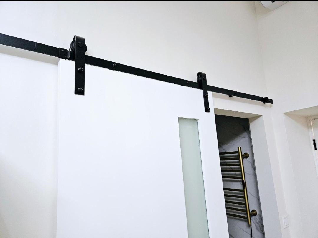 Designer Near Kalvin Square Apartment *