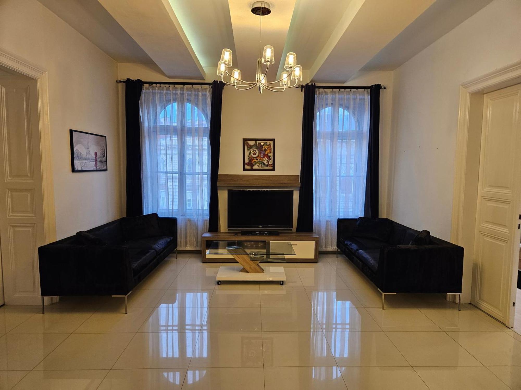 Designer Andrassy Ostello