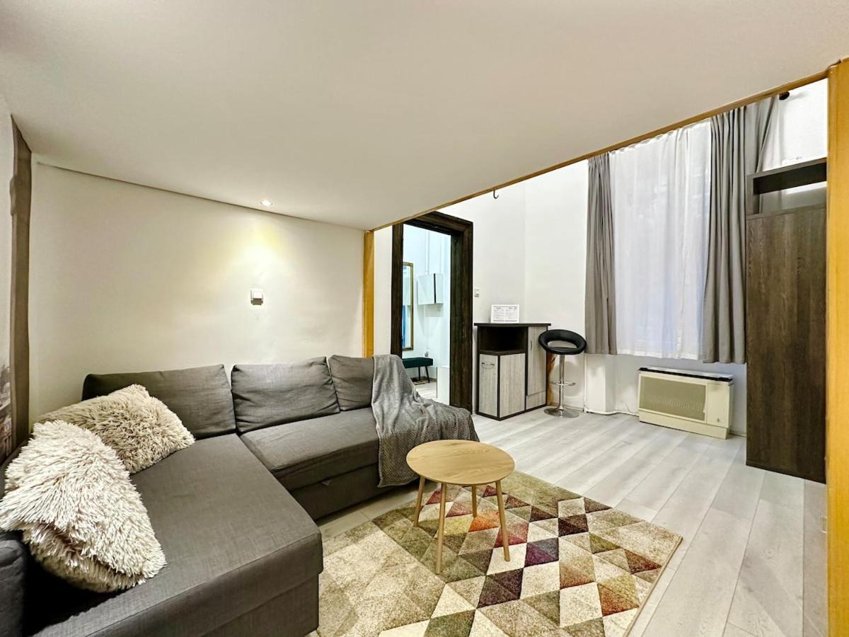 Ati's - Downtown 2 Bedroom