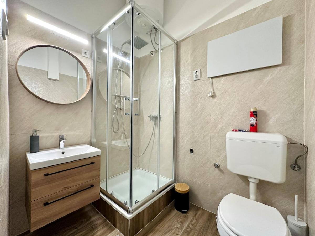 Ati's - Downtown 2 Bedroom Appartamento
