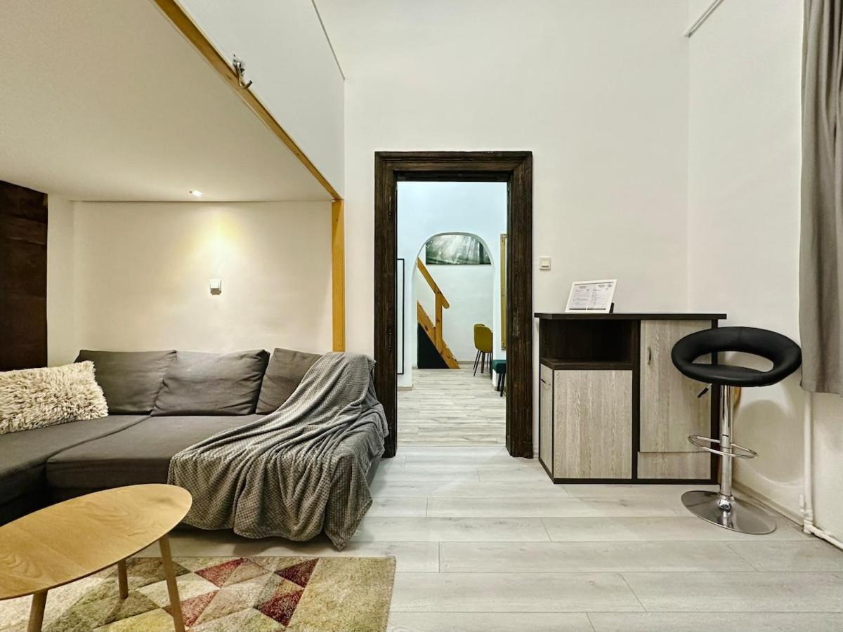 Ati's - Downtown 2 Bedroom Appartamento Budapest