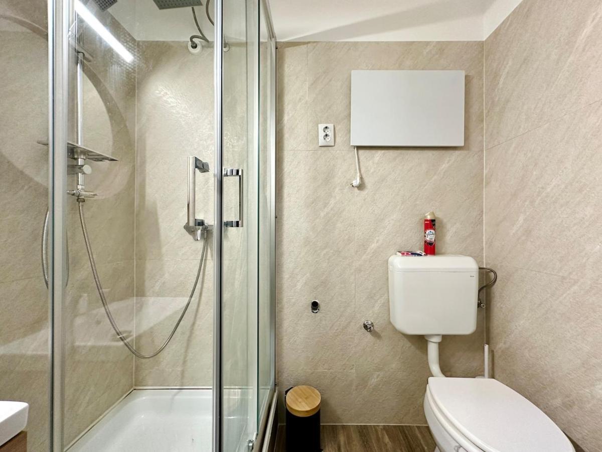 Ati's - Downtown 2 Bedroom *