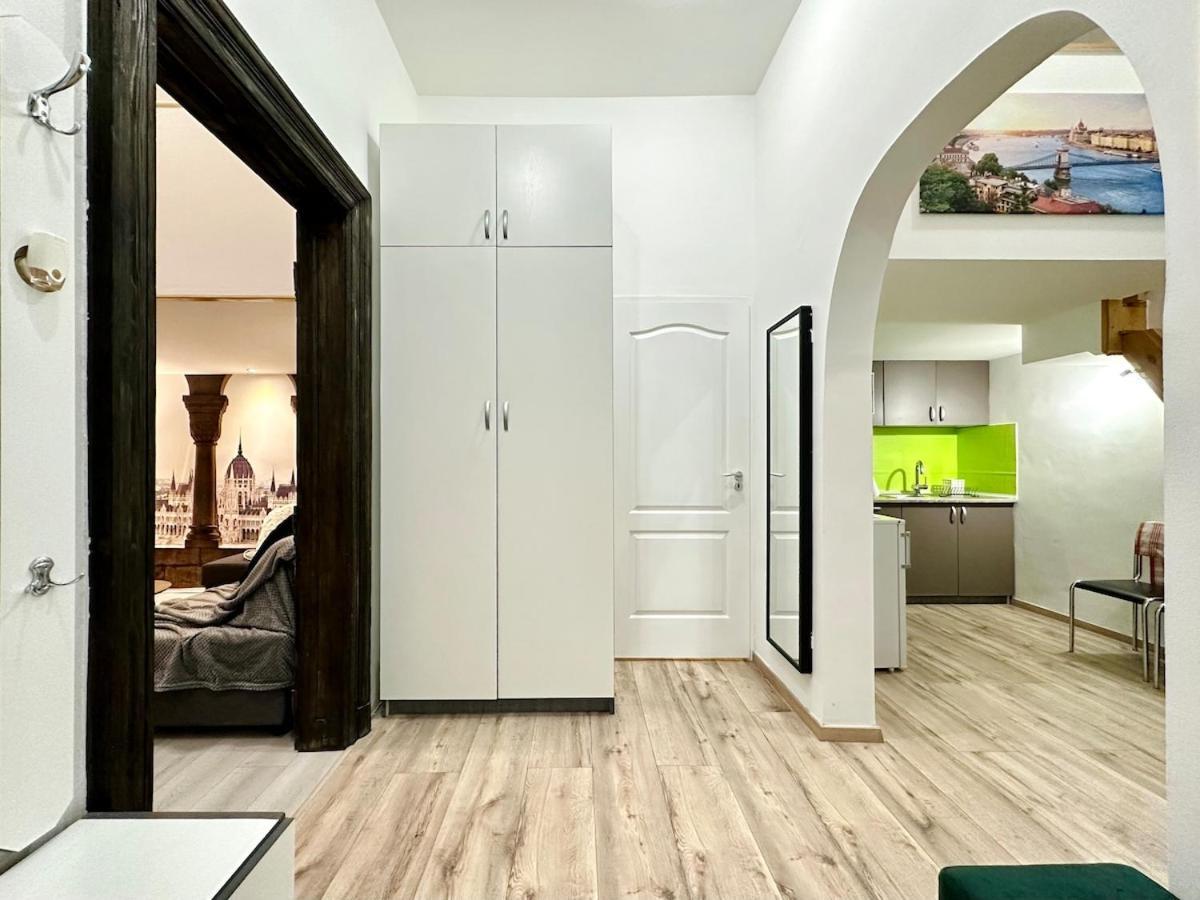 Ati's - Downtown 2 Bedroom Budapest