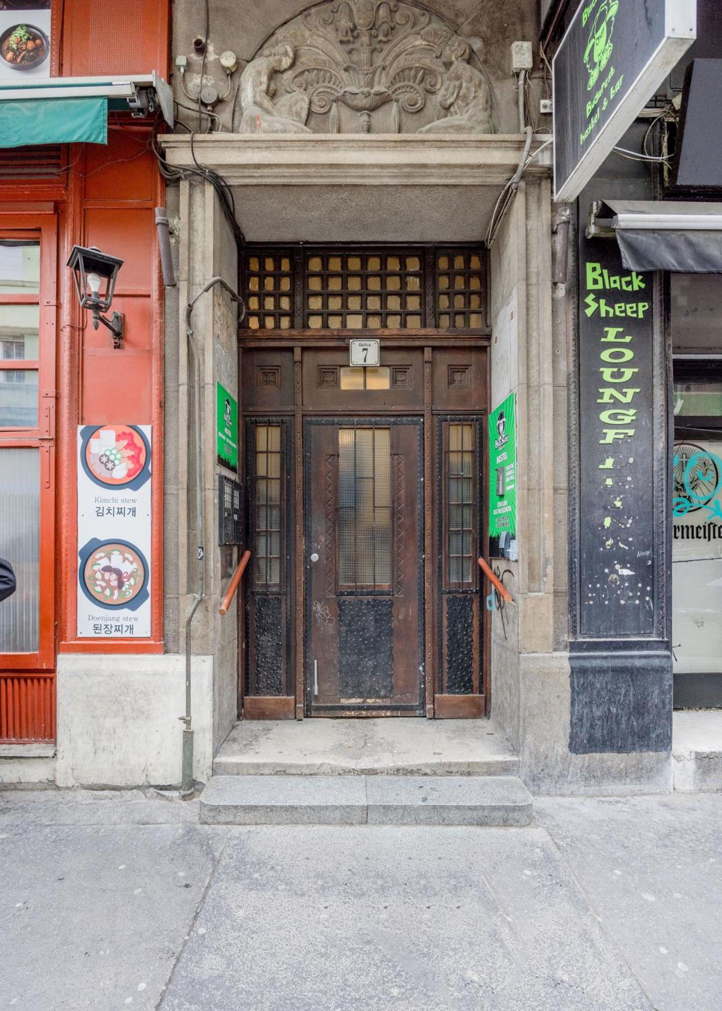 Apartmán Charm In Budapest's Bustling 7th District *