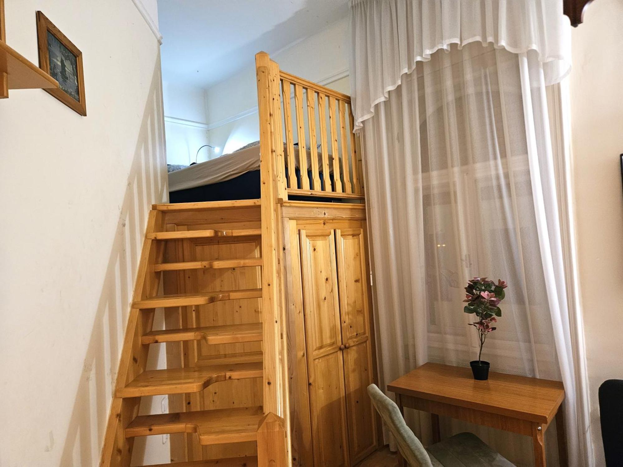 Cozy And Near Kalvin Square Apartman *