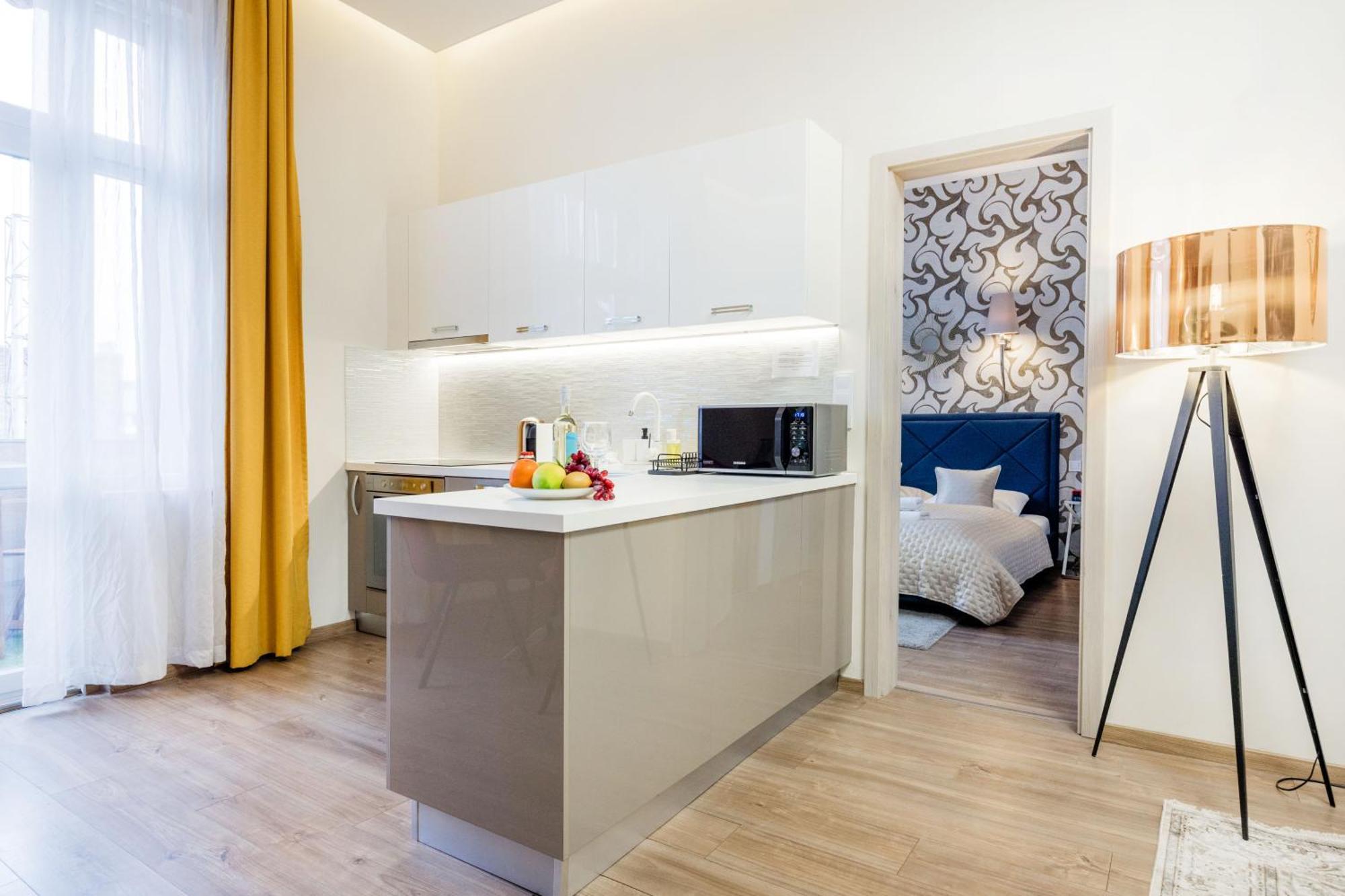 Stunning 3brm 3bath Julie Balcony & Views * Budapest