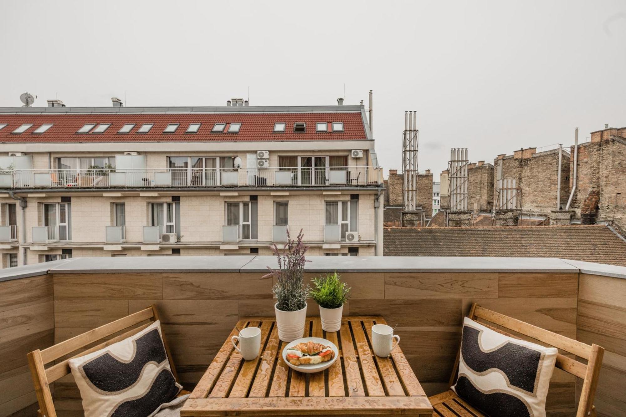 Stunning 3brm 3bath Julie Balcony & Views Appartement *