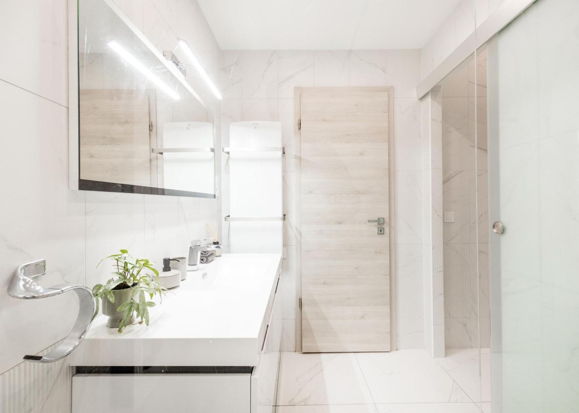 Stunning 3brm 3bath Julie Balcony & Views Budapest