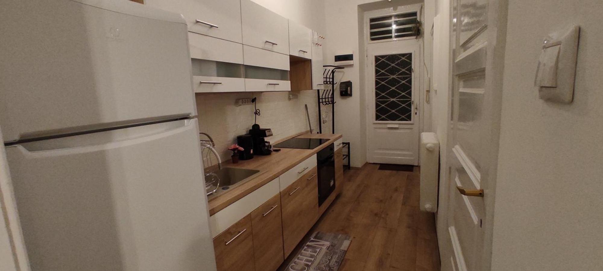 In The Heart Of Parliament 2 Min 47m2 And Garden Appartamento