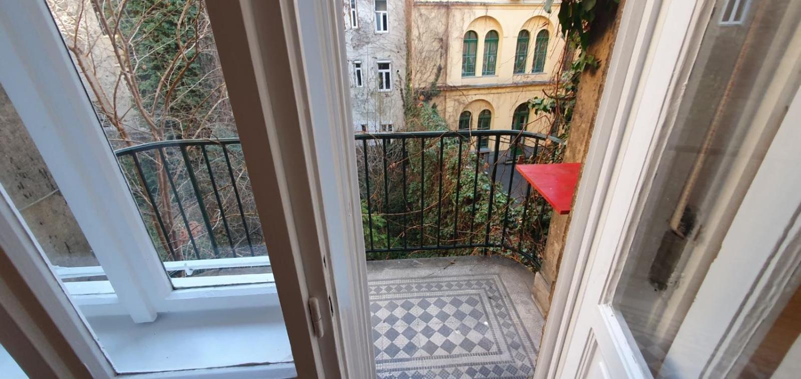Somogyi With Balcony Budapest