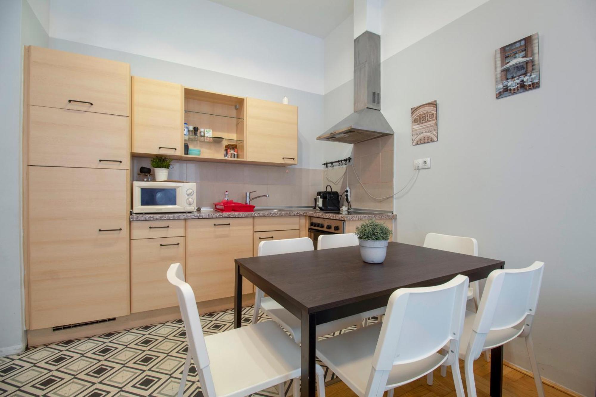 Apartamento 2 Bedroom Inside Gozsdu Passage