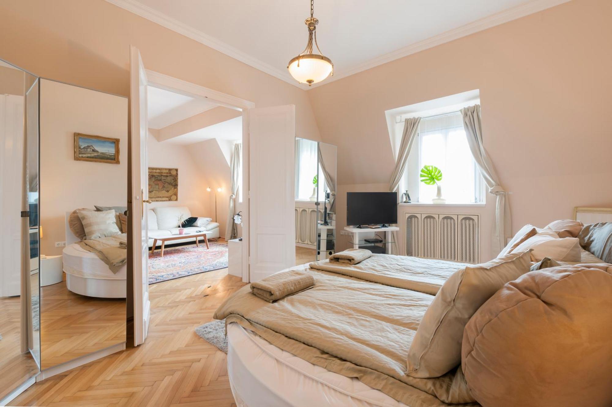 Apartament View To The Roofs Luxury With 2 Bedrooms *
