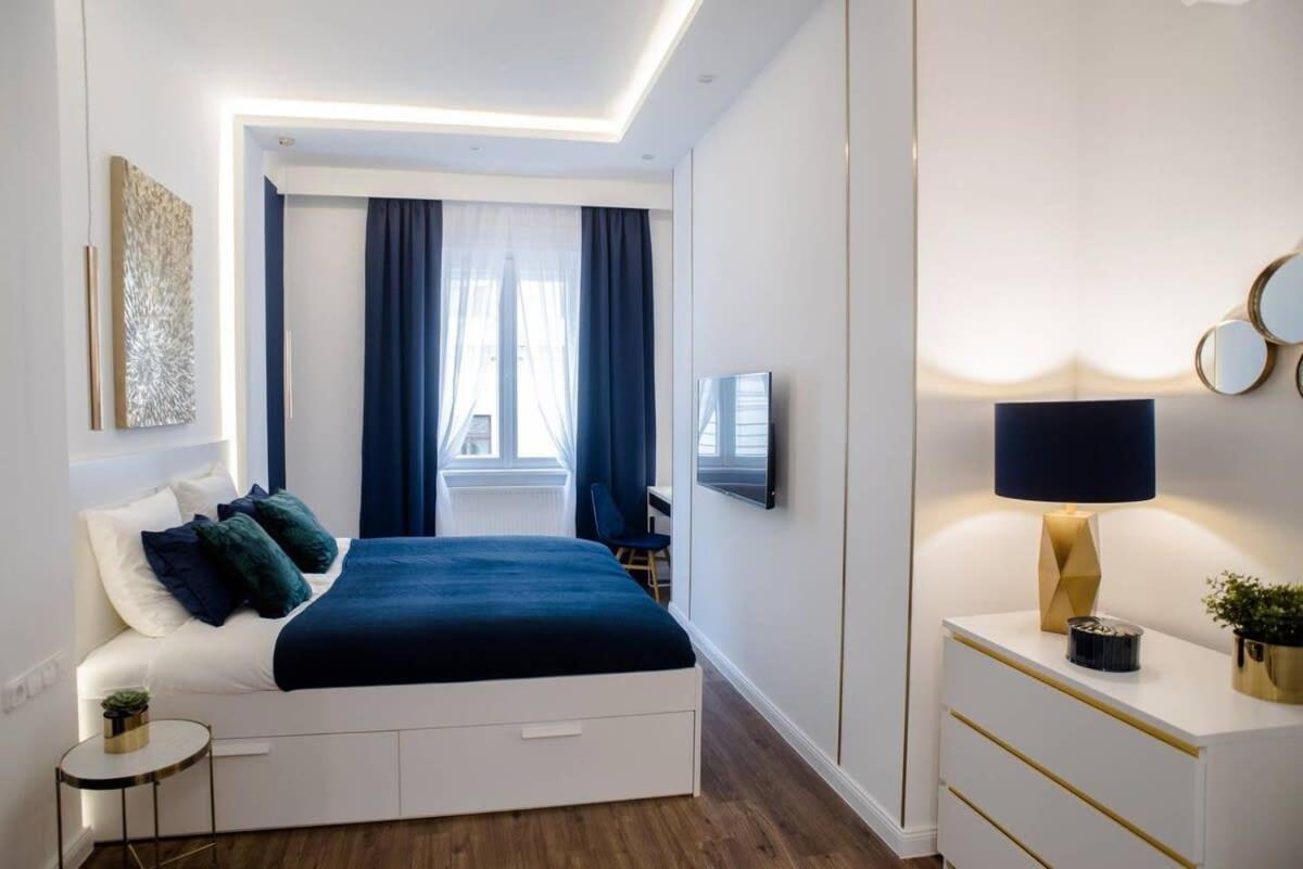 Elegant Design In Vibrant Center * Budapešť