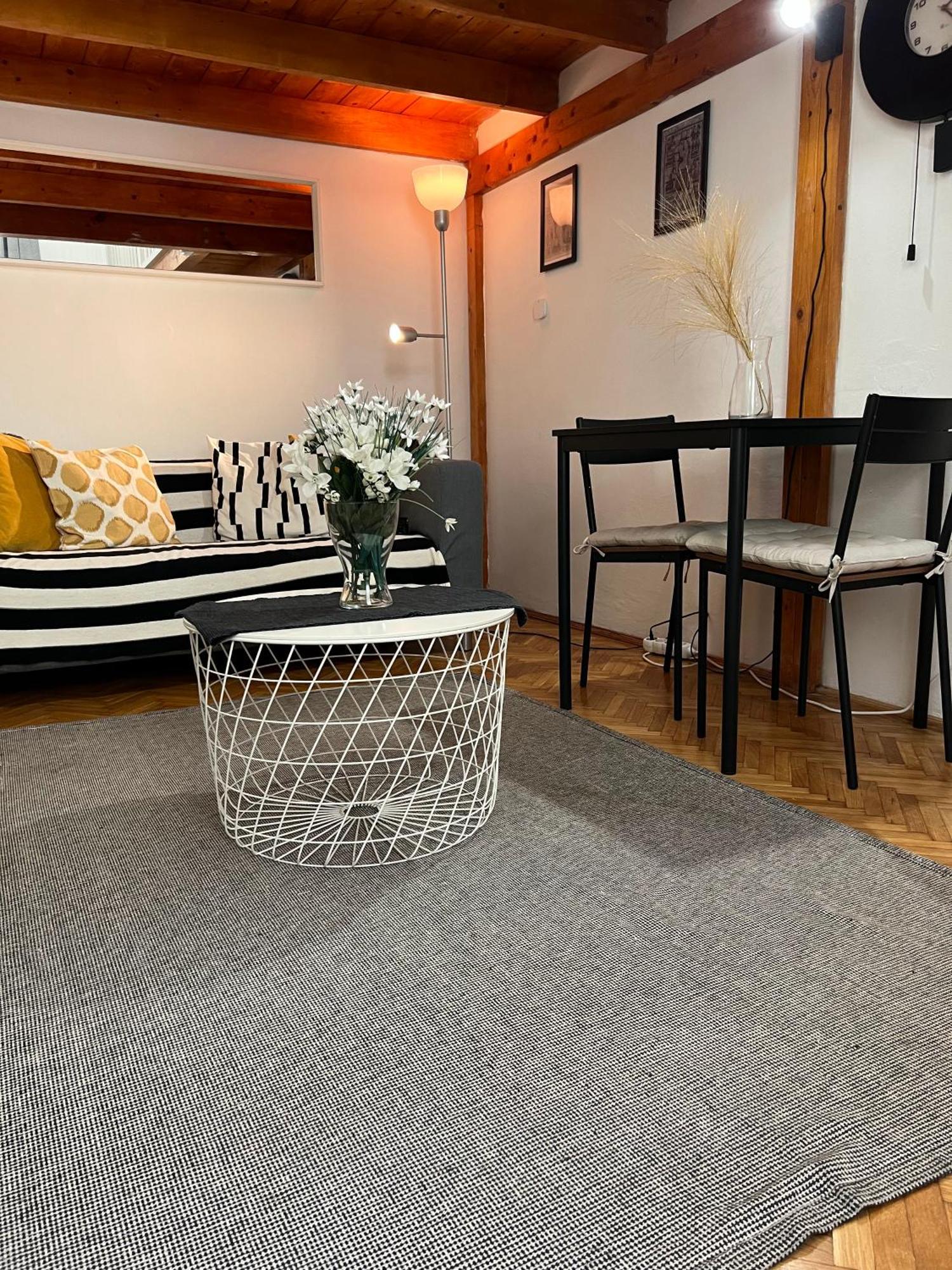 Lovely Little Loft In The Heart Of Lägenhet *