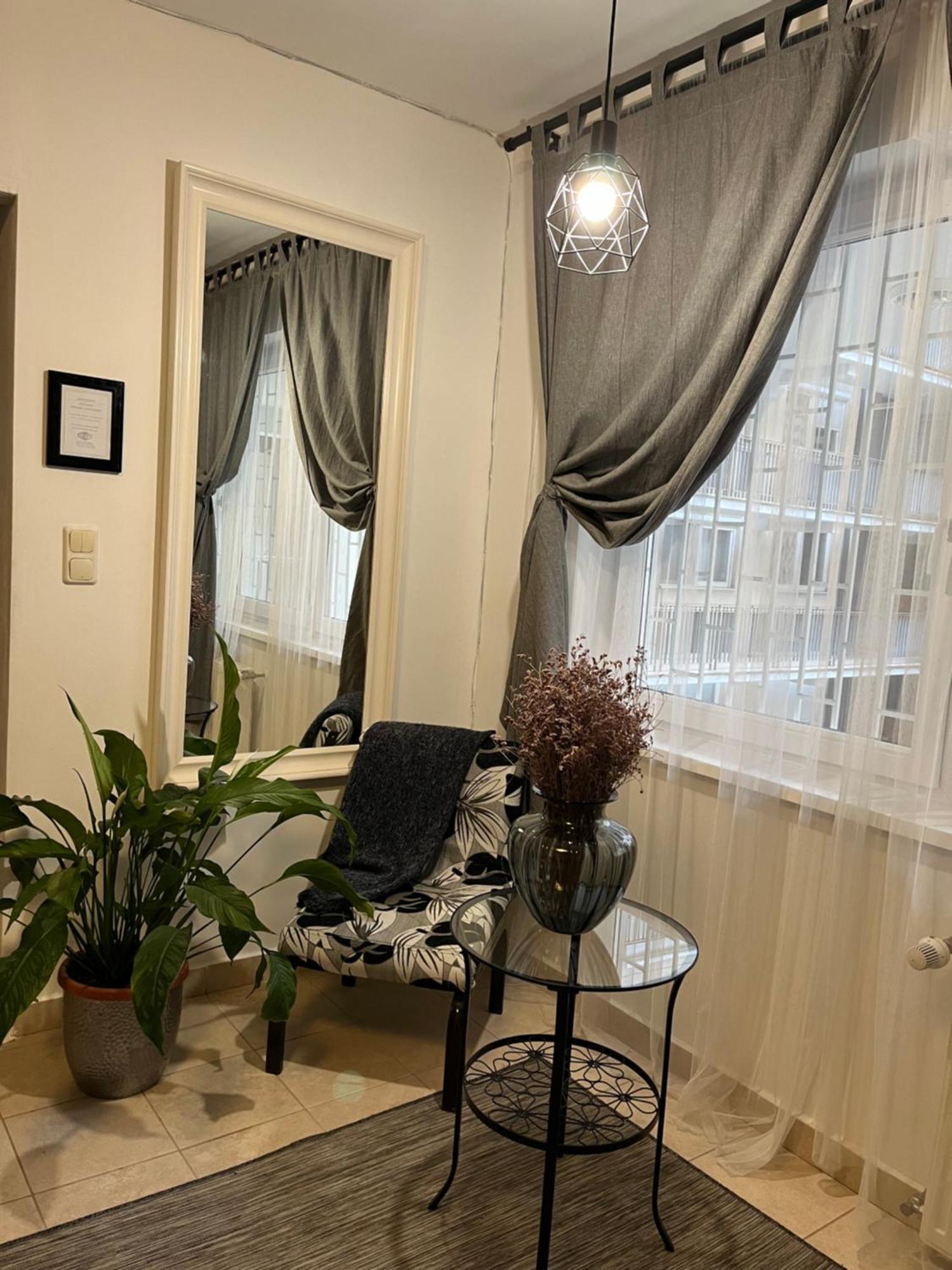 Center With Optional Garage Appartement *