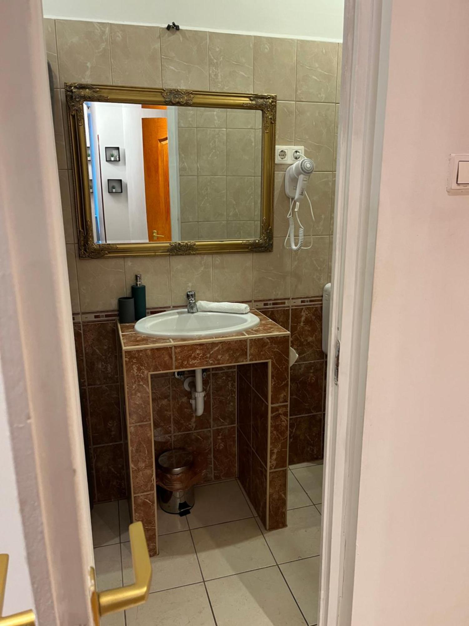 Millionrosesvintage Vaci Street Apartamento Budapest