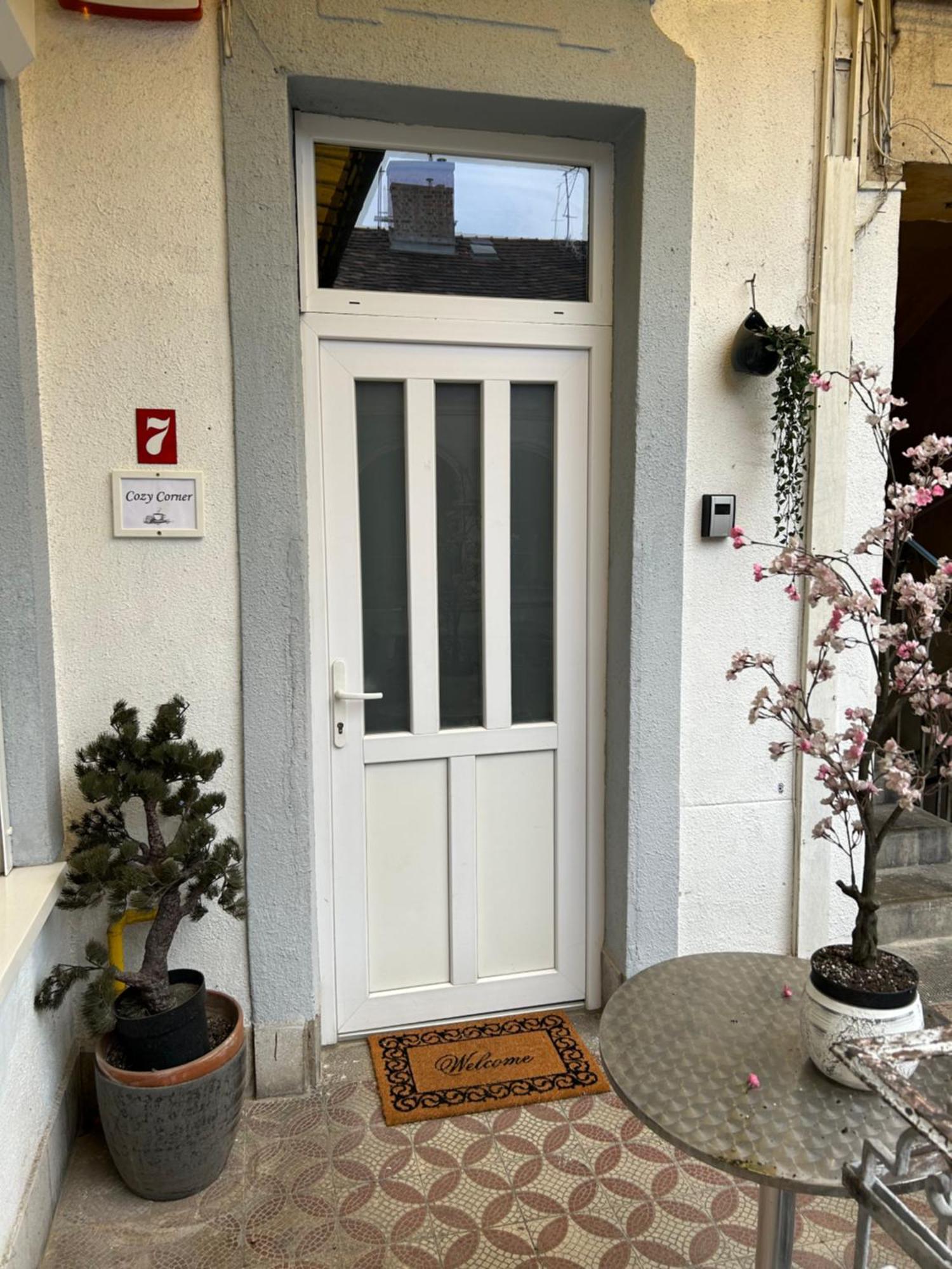 Cozy, 2 Bedrooms Next To New York Cafe Appartamento *