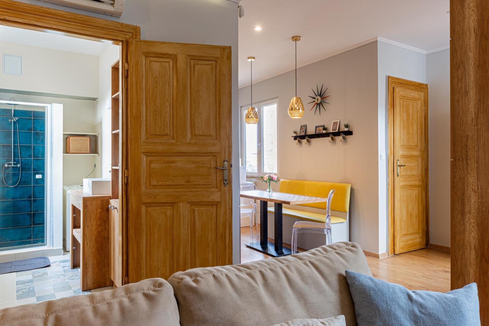 Cozy, 2 Bedrooms Next To New York Cafe *