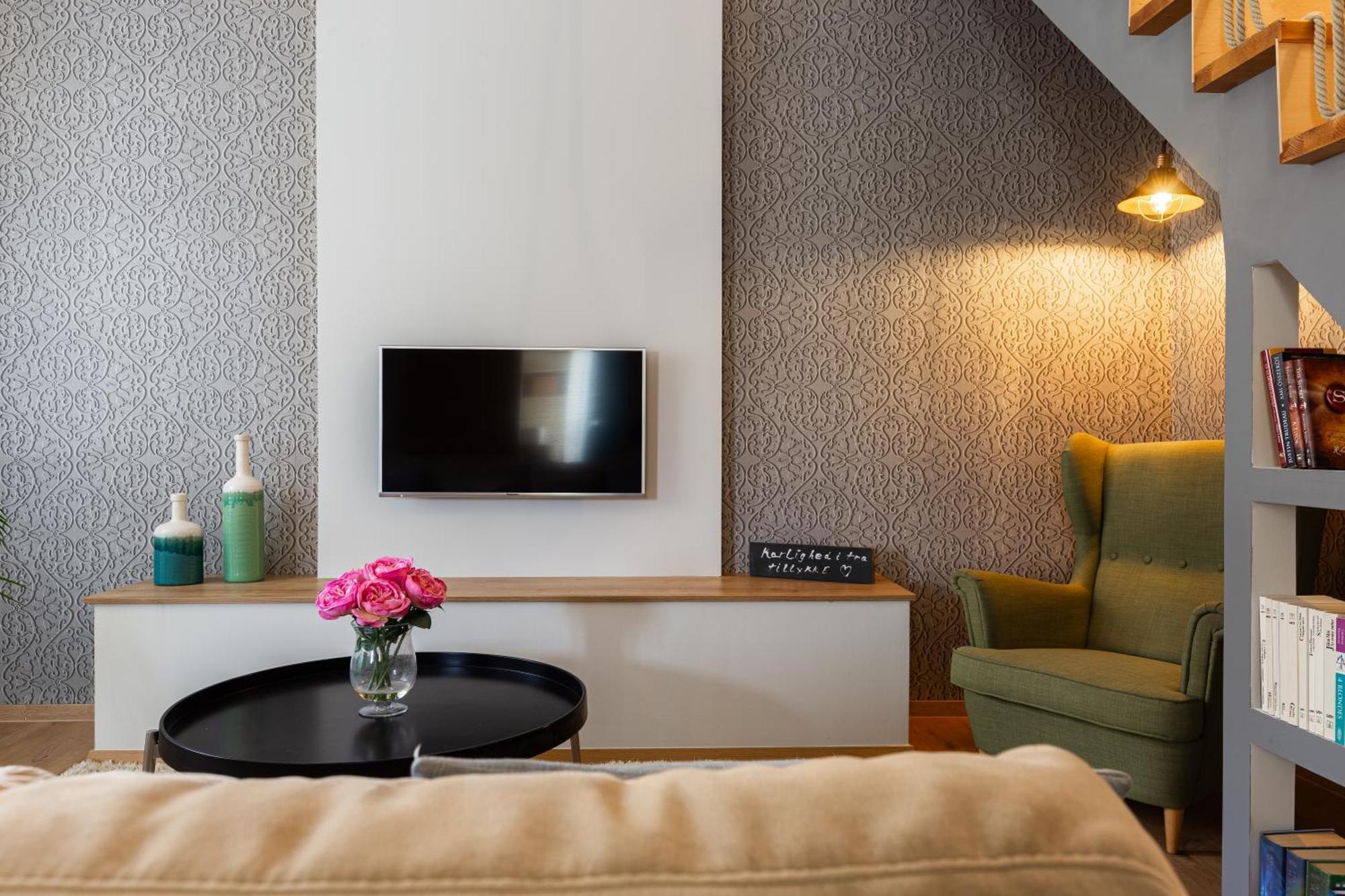 Cozy, 2 Bedrooms Next To New York Cafe Appartamento