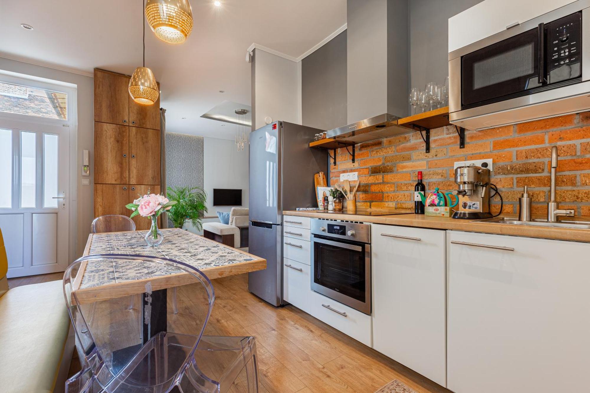 Cozy, 2 Bedrooms Next To New York Cafe Appartamento *