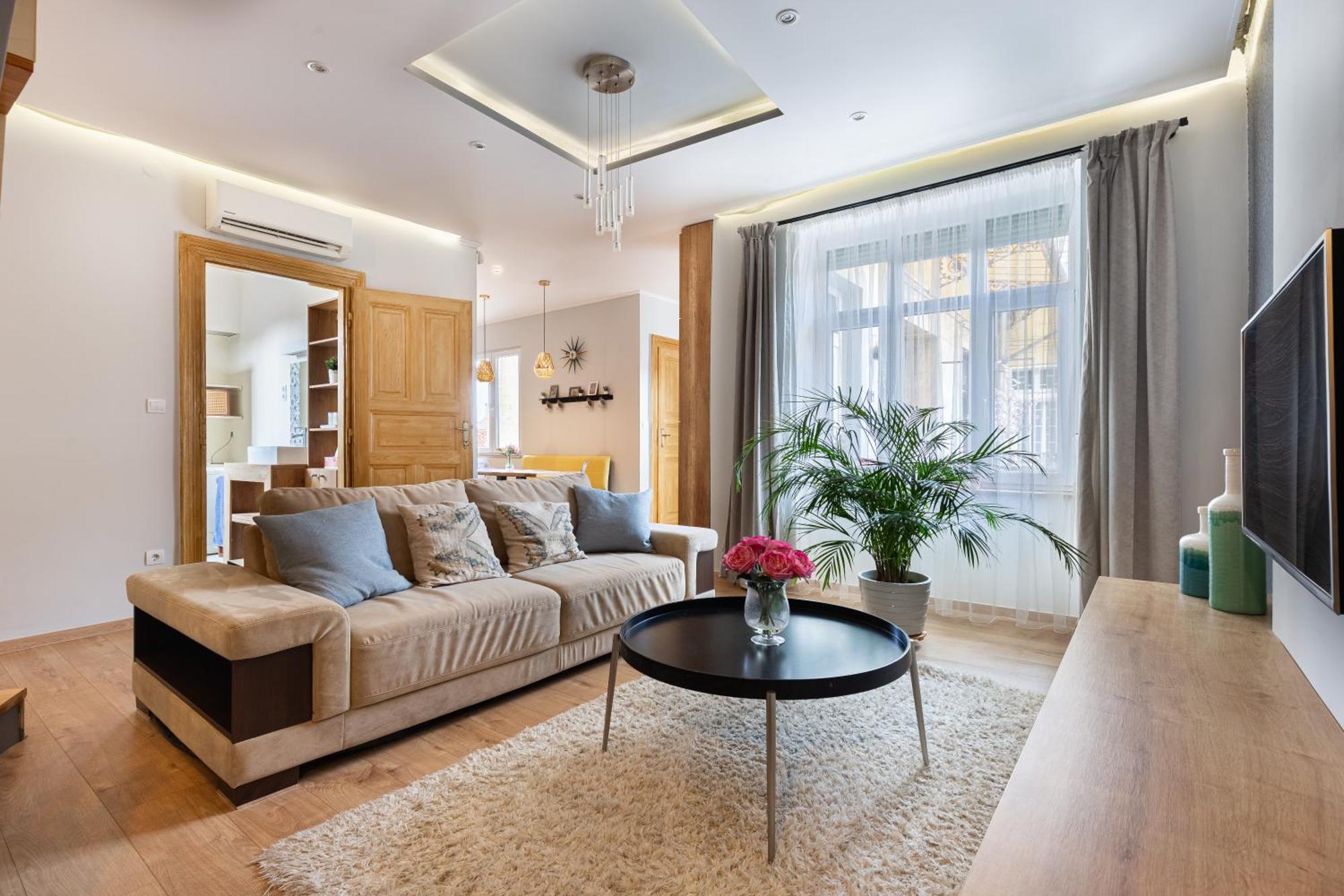 Cozy, 2 Bedrooms Next To New York Cafe Appartamento