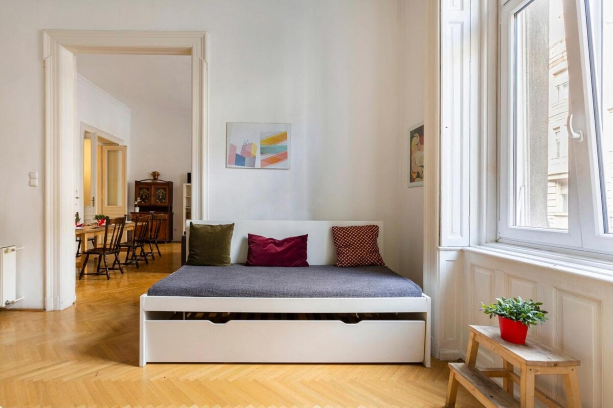 Bourgeois Elegance In The Heart Of Apartment