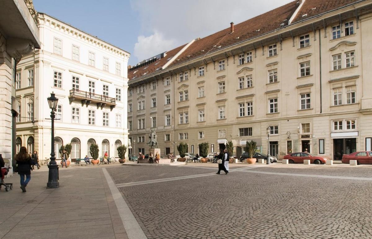 Lovely In The Heart Of Downtown Appartamento