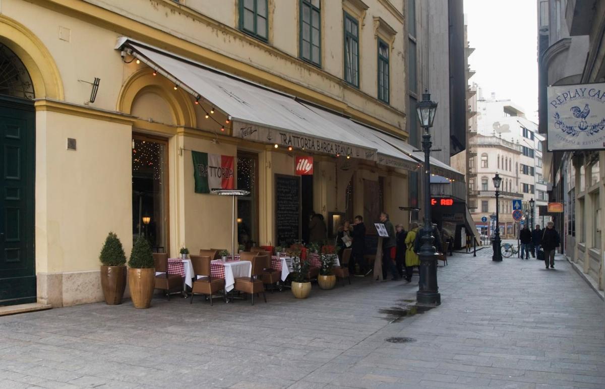Lovely In The Heart Of Downtown Appartamento Budapest