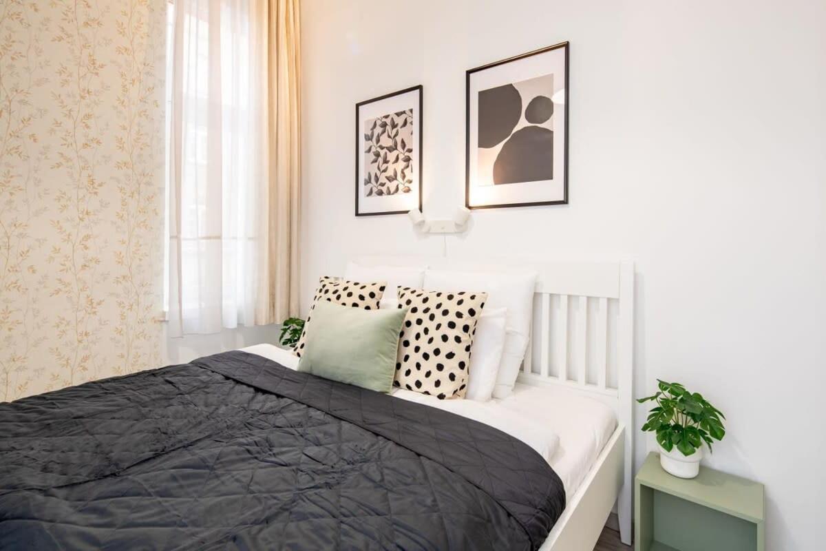 Modern Retreat For 8 Guests Budapest