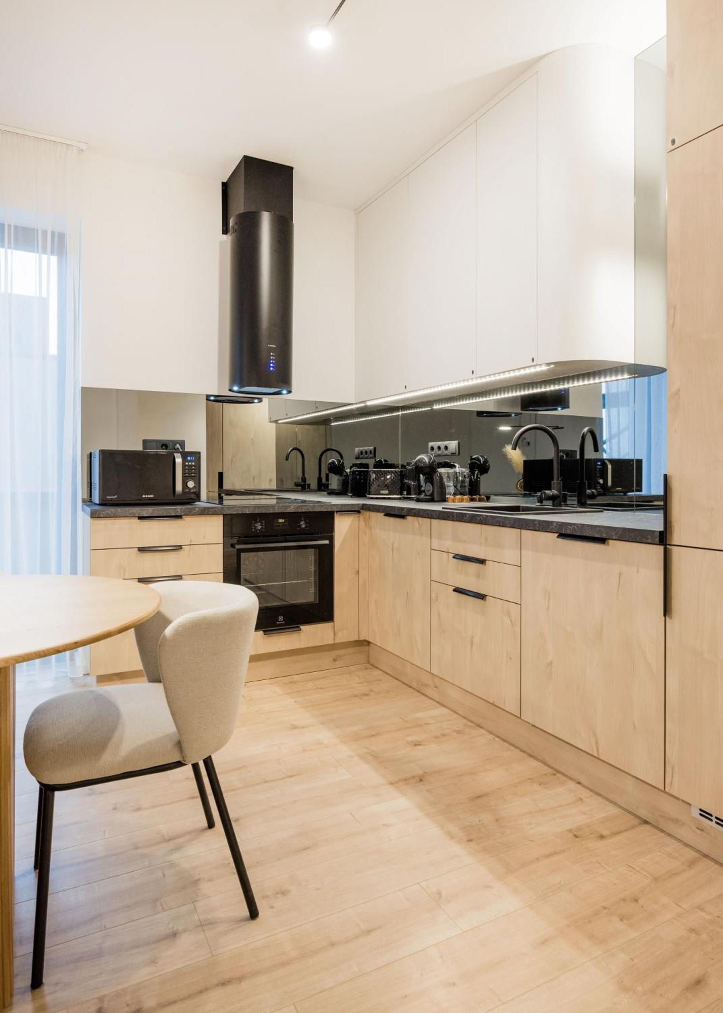 Penthouse With View And Parking For Two Appartamento