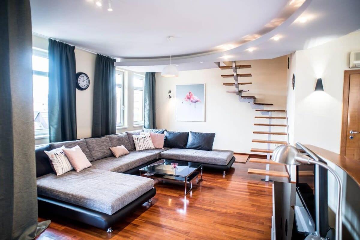 Apartamento 4-room With Aircon And Balcony Free Parking