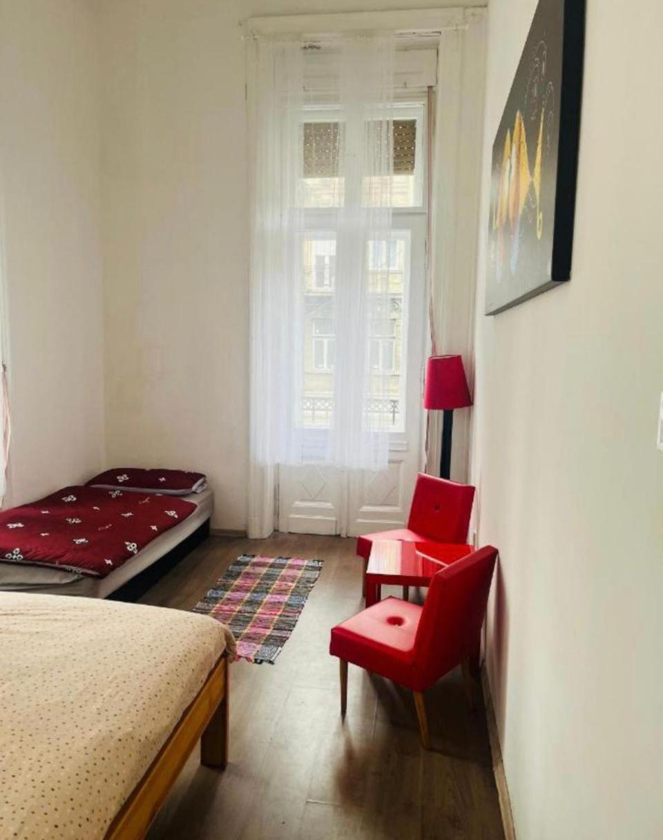 Ejjeli Majom Hostal