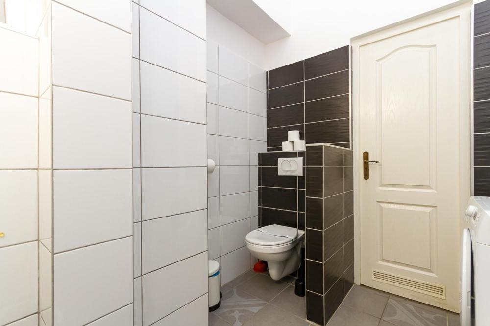 Danube Side Oasis W 2bdr In A Pedestrial Street Apartman Budapest