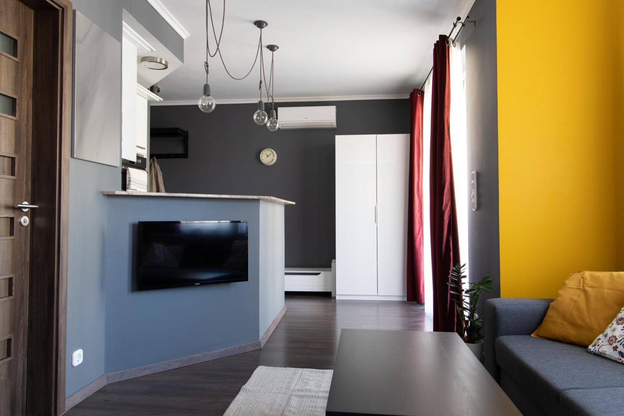 Sunny - With Parking Apartment