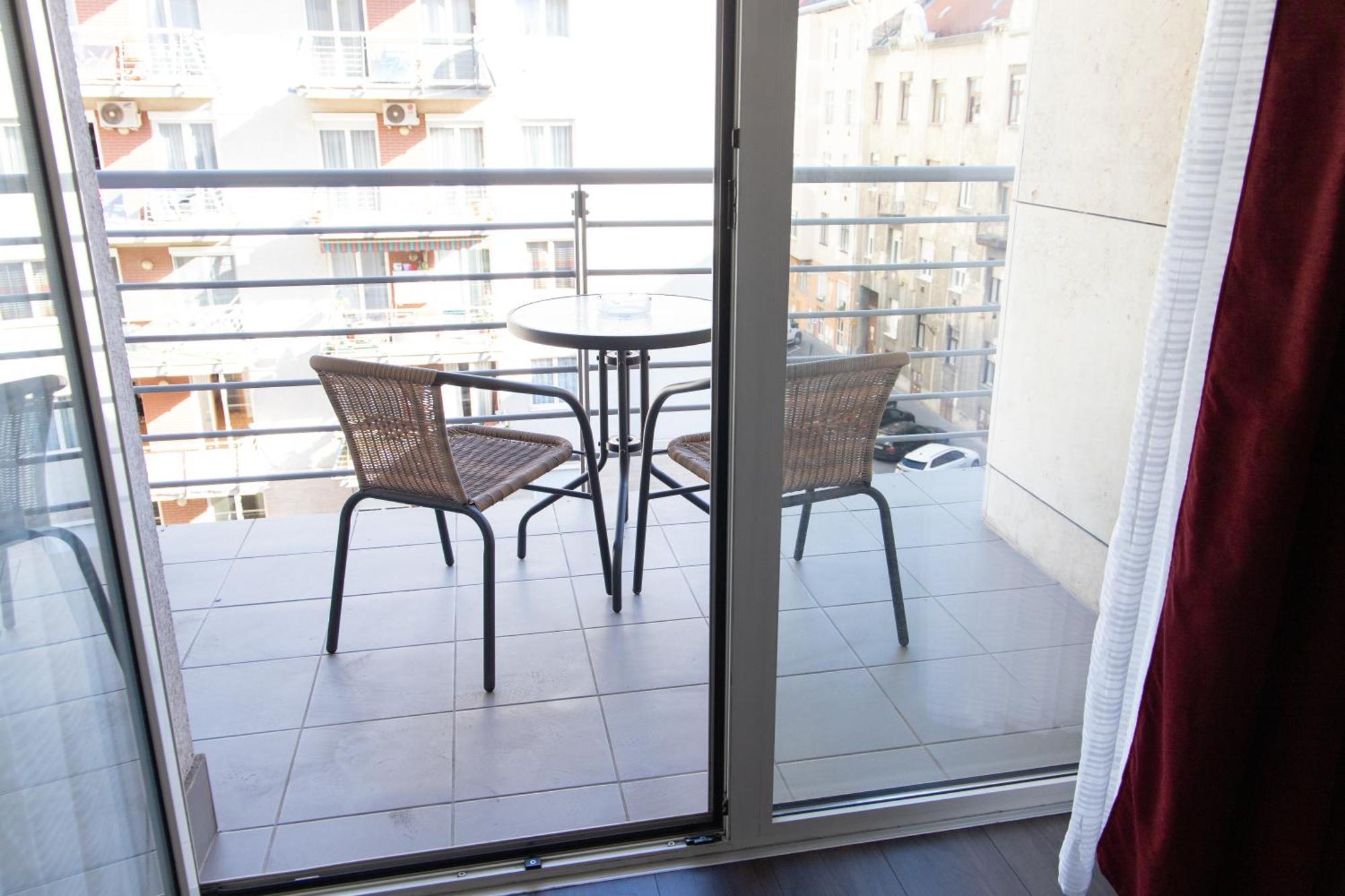 Sunny - With Parking Apartment *