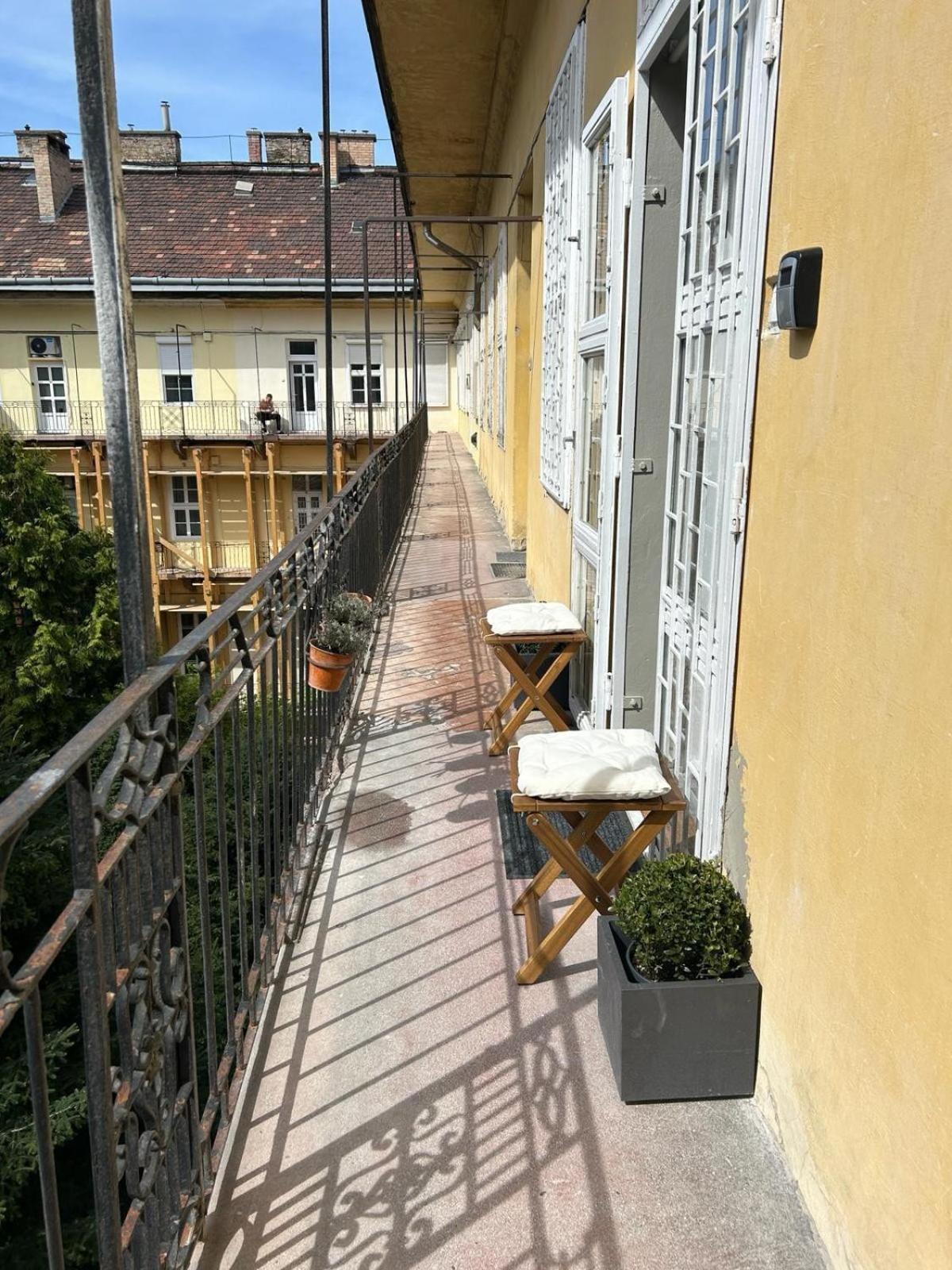 Lägenhet Stylish 2br In Excellent Location Budapest
