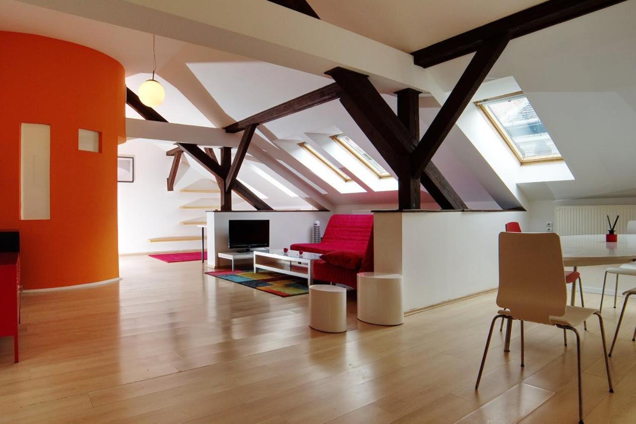 Apartment Charm In Budapest's Bustling 6th District