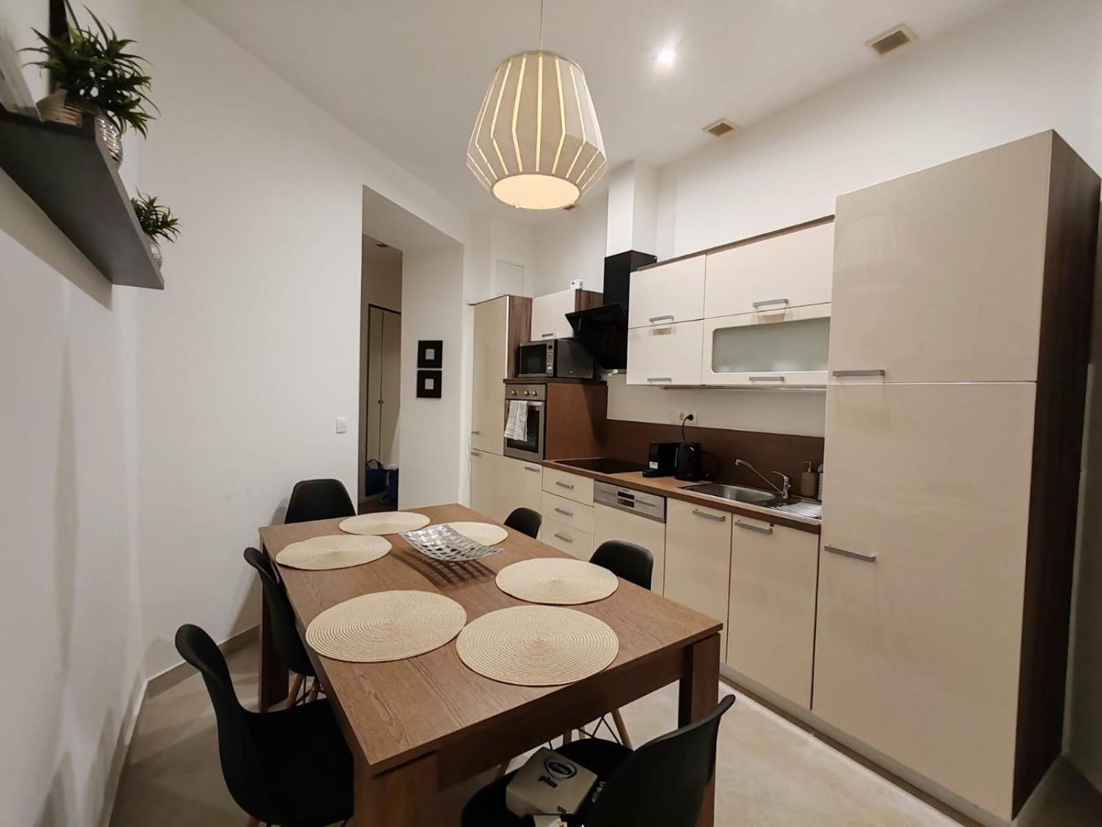 Danube 3 Bedrooms Apartman *