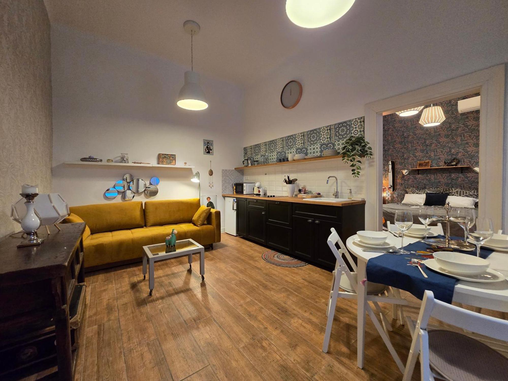 Appartamento Quiet In Kazinczy Str Downtown Budapest