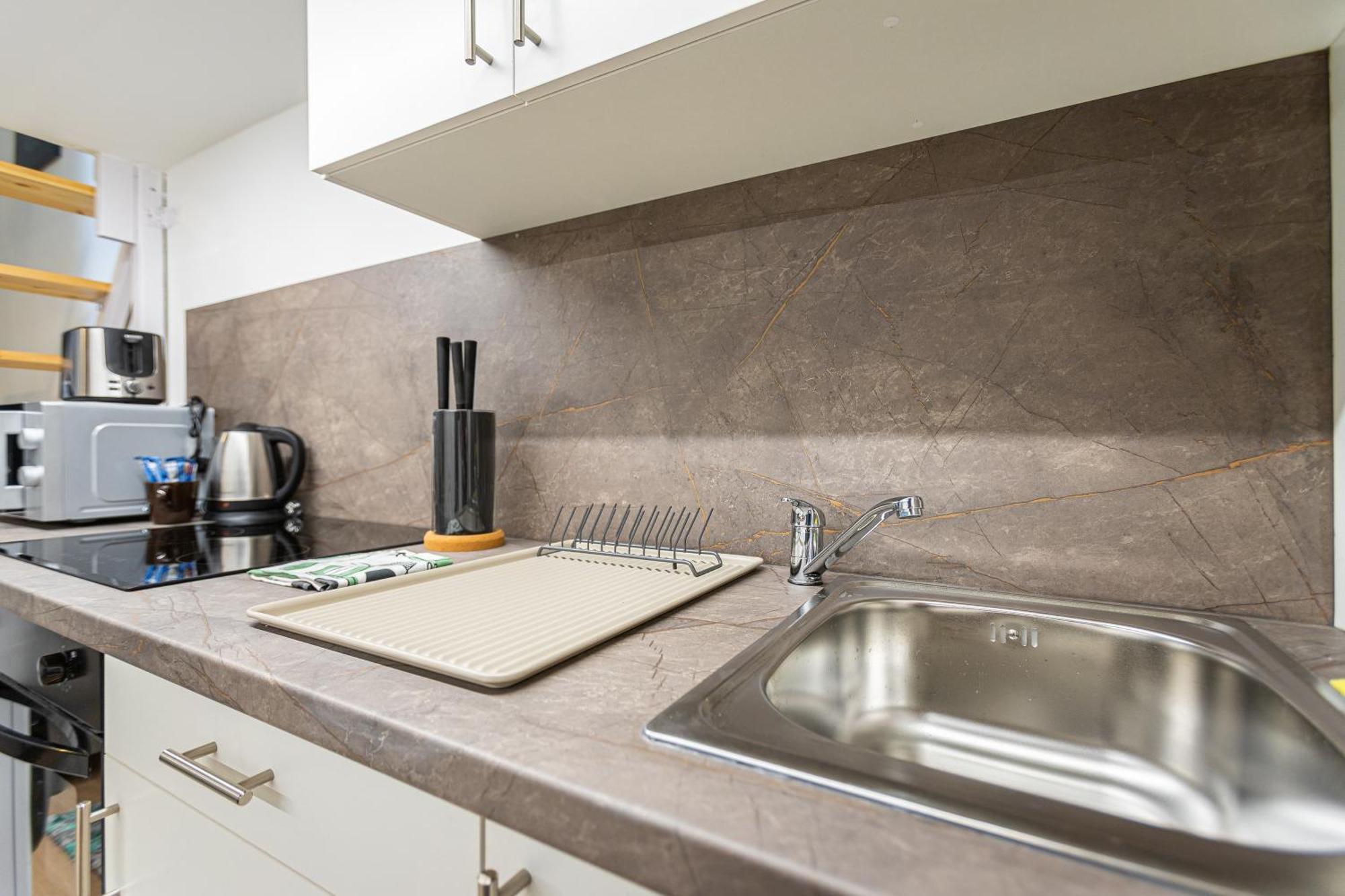 Cute Gallery Flat In Budapest, Summer Appartamento