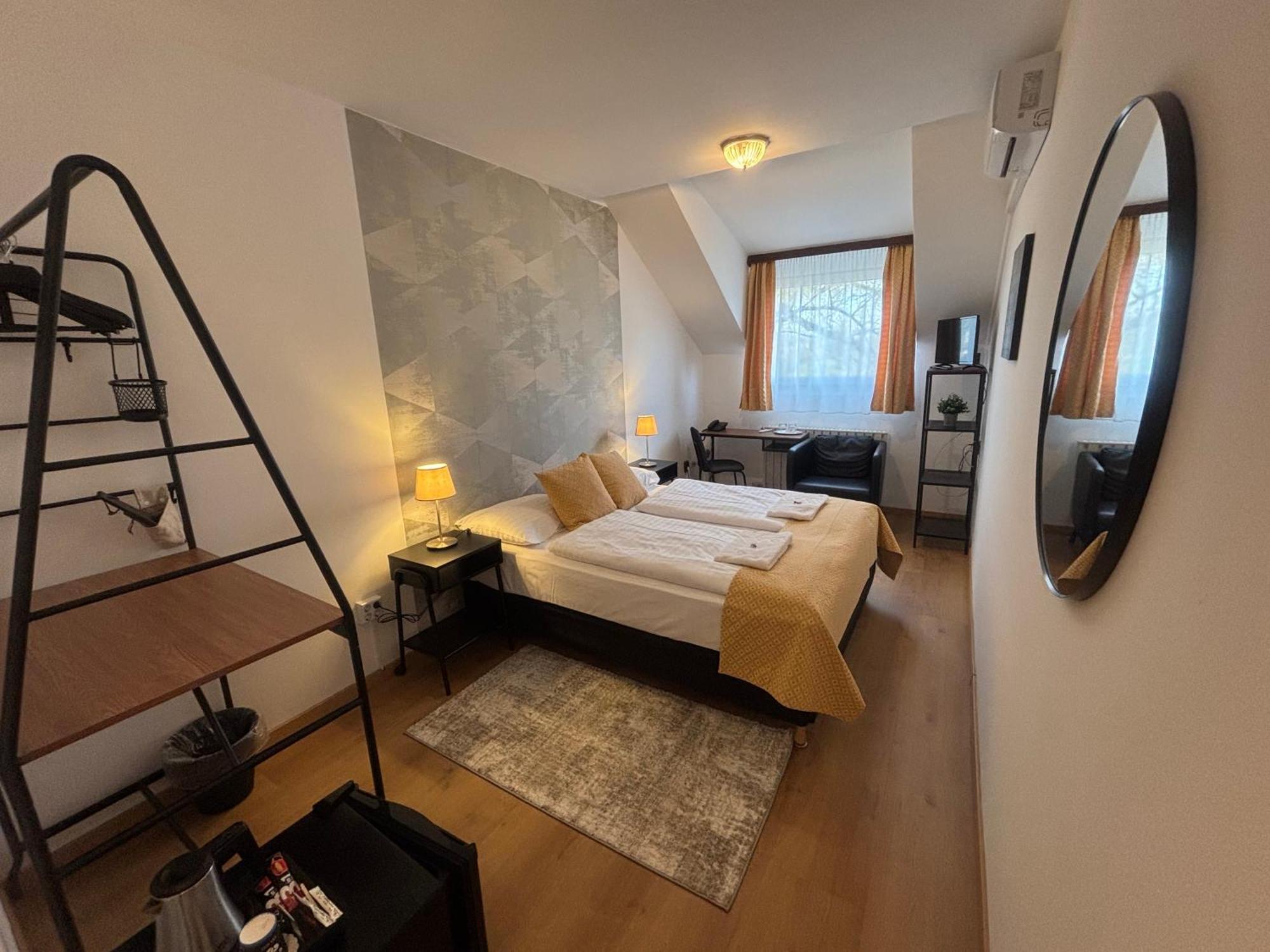 Gloria Center 3*