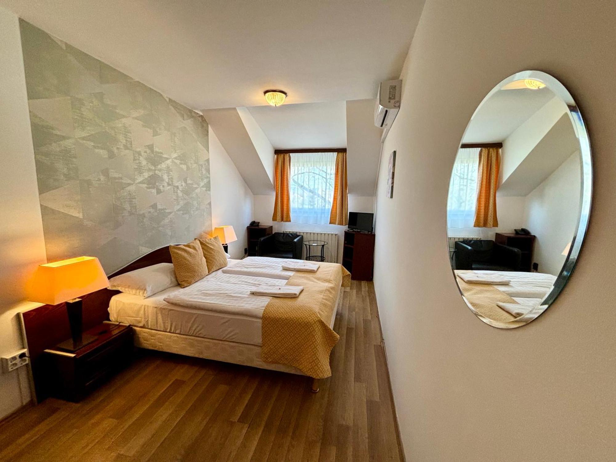Gloria Center Hotell 3*