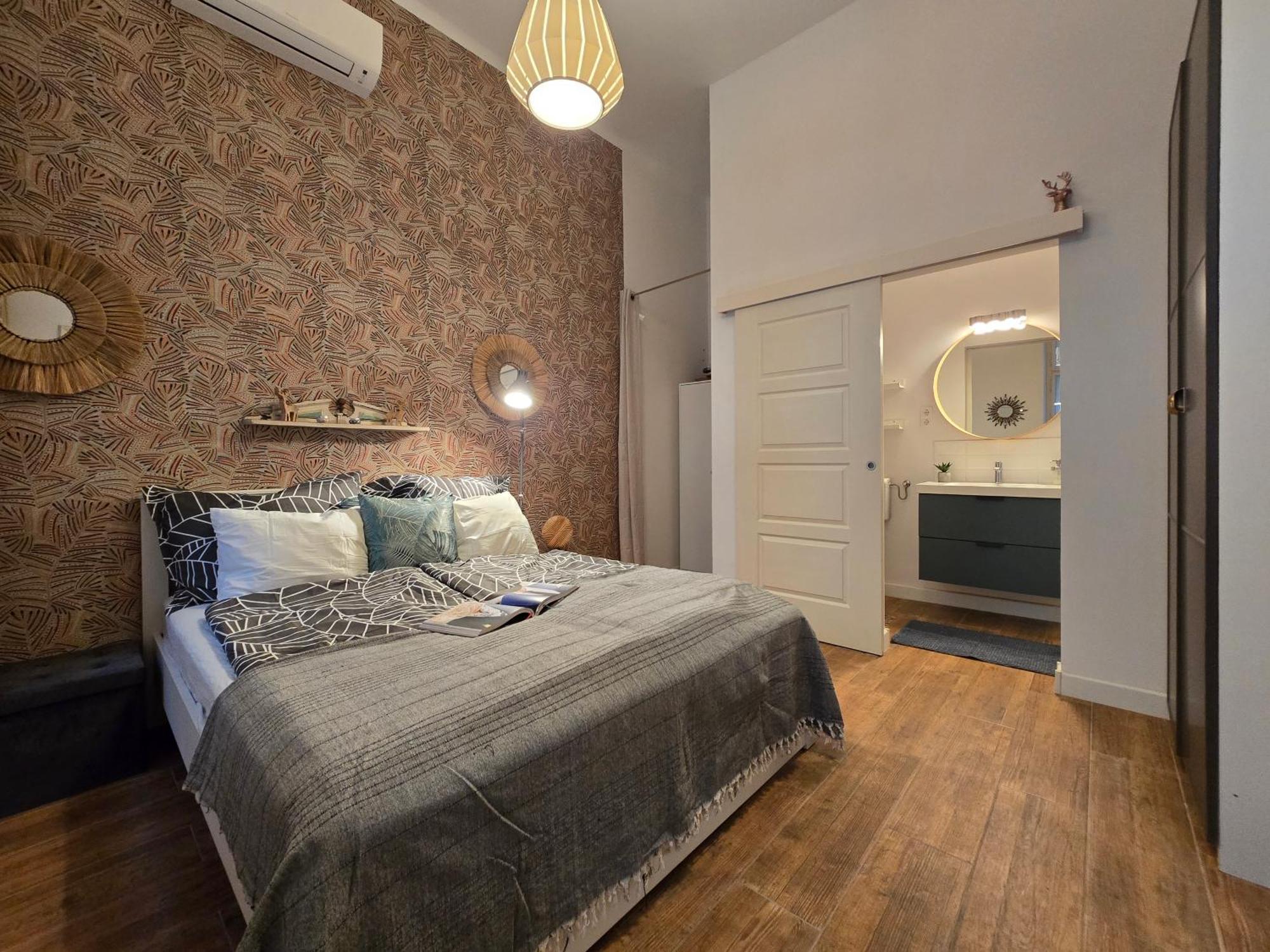 Quiet In Kazinczy Str Downtown Appartement Budapest